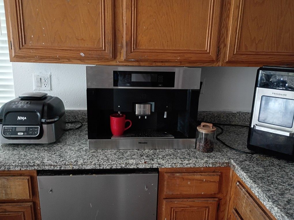 Miele 21.44" Built In Coffee Machine-Brilliant CVA6401BW