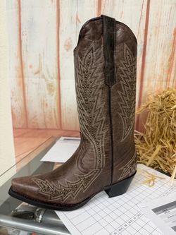 NEW COWBOY BOOTS WOMENS SIZE 6.5 , 9.5