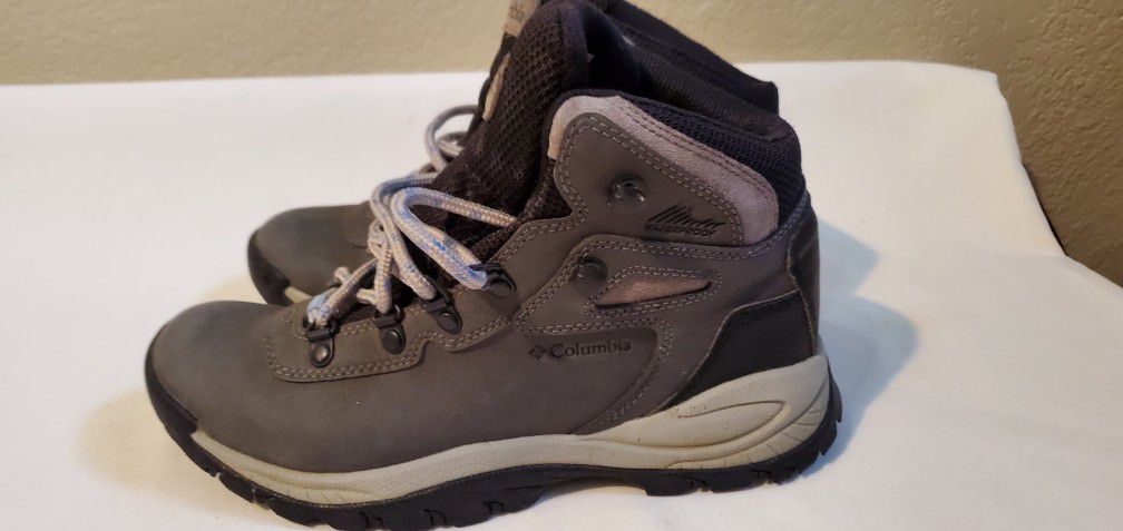 Columbia Hiking Boots Size 6.5