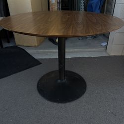 Round Dinning Table