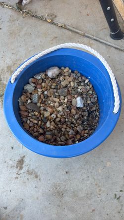 Fish tank pebbles