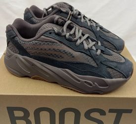 ✅adidas Yeezy Boost 700 V2 Mauve With Box GZ0724 Size 7 Like New Condition 

