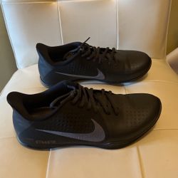 Brand New NIKE AIR MAX Size 8.5 Unisex has Never Been Worn.