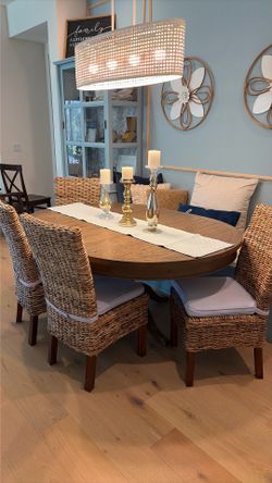Dinning room table with four chairs
