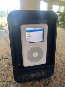 Apple iPod Classic 20GB + Dock/Alarm Clock in