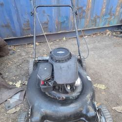 Yard Machine Push Lawnmower 5.0 Briggs Stratton 500 21"cut 