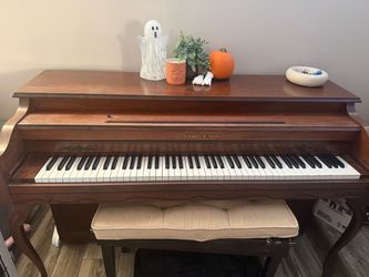 Upright piano