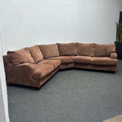 🛋️ Large Brown Sectional Couch – 12FT Wide – Freshly Cleaned – Super Comfortable!