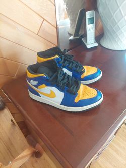 Lakers Jordan 1's