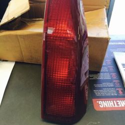 92/93 Cadillac Right Taillight Assembly