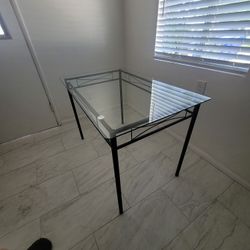 Glass Table *Check Description*