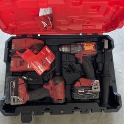 Milwaukee Hammer Drill and Impact Driver Combo Kit