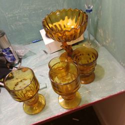 Vintage Amber Glass Vase With 4 Glasses 