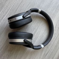 Sennheiser HD Wireless Headphone