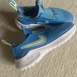 NIKE Flex Runner 3, Youth, size 3.5, great condition