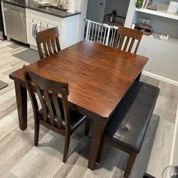 Dining Room Table And Chairs 