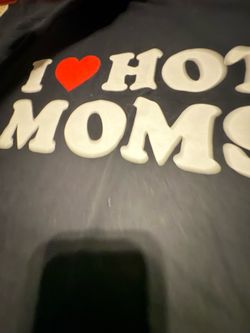 I Love Hot Moms Graphic T-Shirt