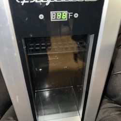 Frigidaire mini Fridge 