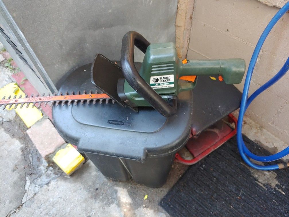 Black And Decker 22"Trimer With Auto Stop