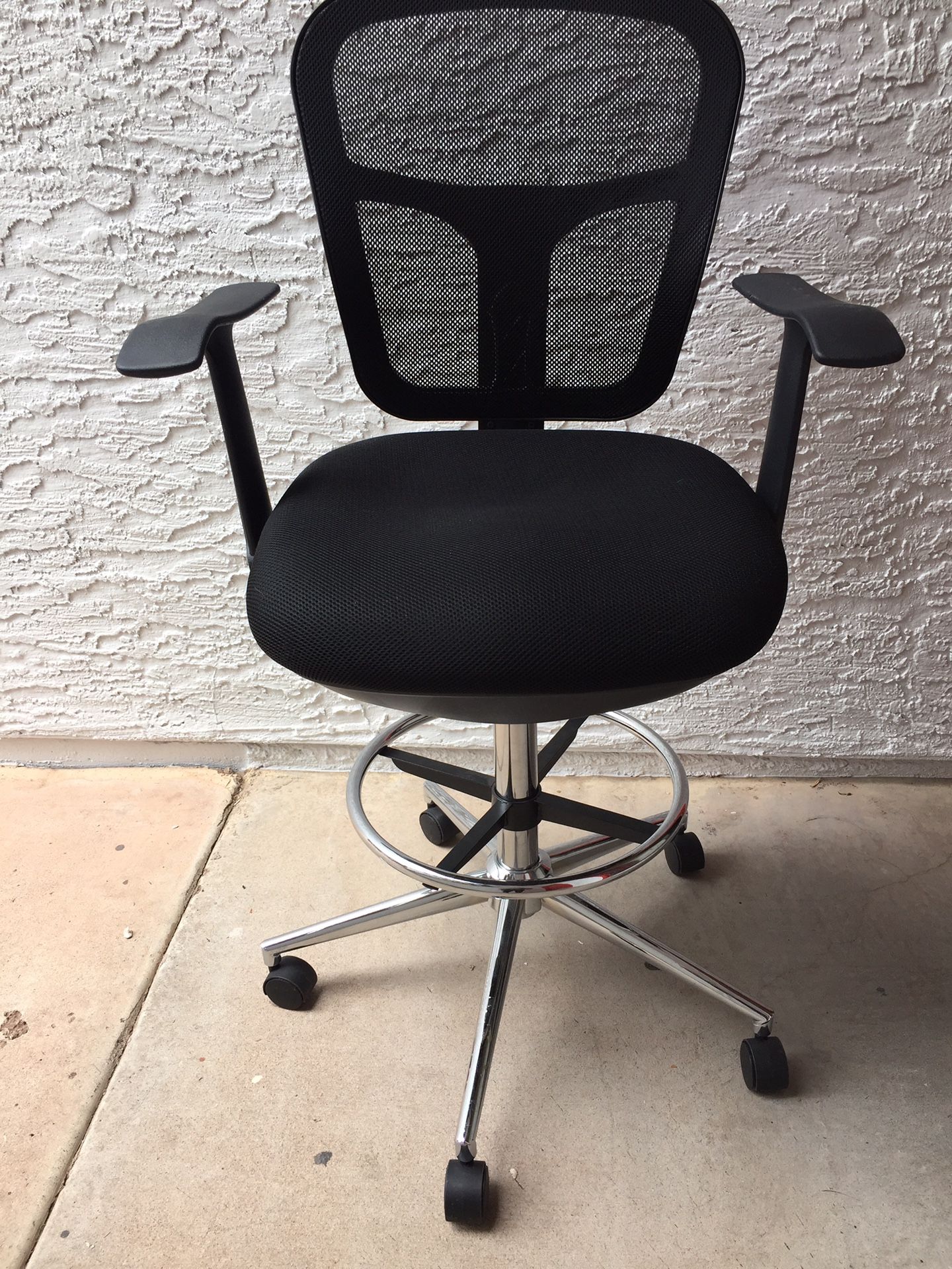 Staples Cabal Mesh Back Fabric Computer and Desk Stool Black 50238 CC for Sale in Phoenix AZ OfferUp