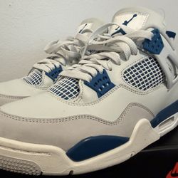 Jordan 4 - Military Blue 