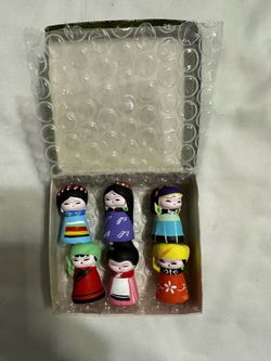 Vintage Mini China Women Figurines Colorful Clothing Clay Mud