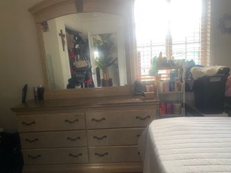 King bed with dressers