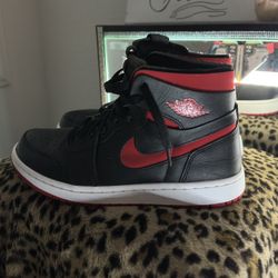 Air Jordan Mid 1