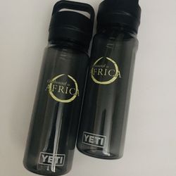 YETI Yonder Water Bottle w/ Chug Cap 750 mL / 25 oz Charcoal
