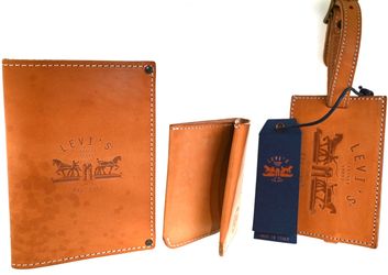 NEW Levi's Leather Goods Travel Set Wallet Passport Holder Luggage Tag Beige