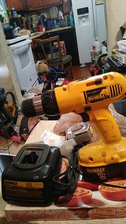 DEWALT 18VOLT 2 SPEED DRILL WITH THE XRP BATTERY & CHARGER