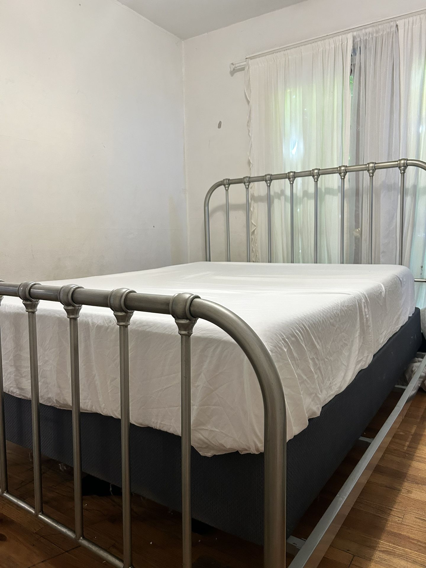 Metal Simple Bed Frame