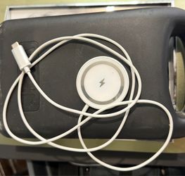 iPhone 15 + charger