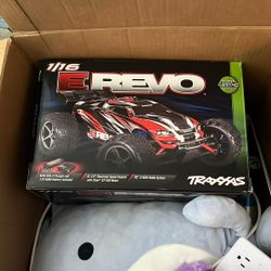 TRAXXAS E-revo 1/16 (like New)
