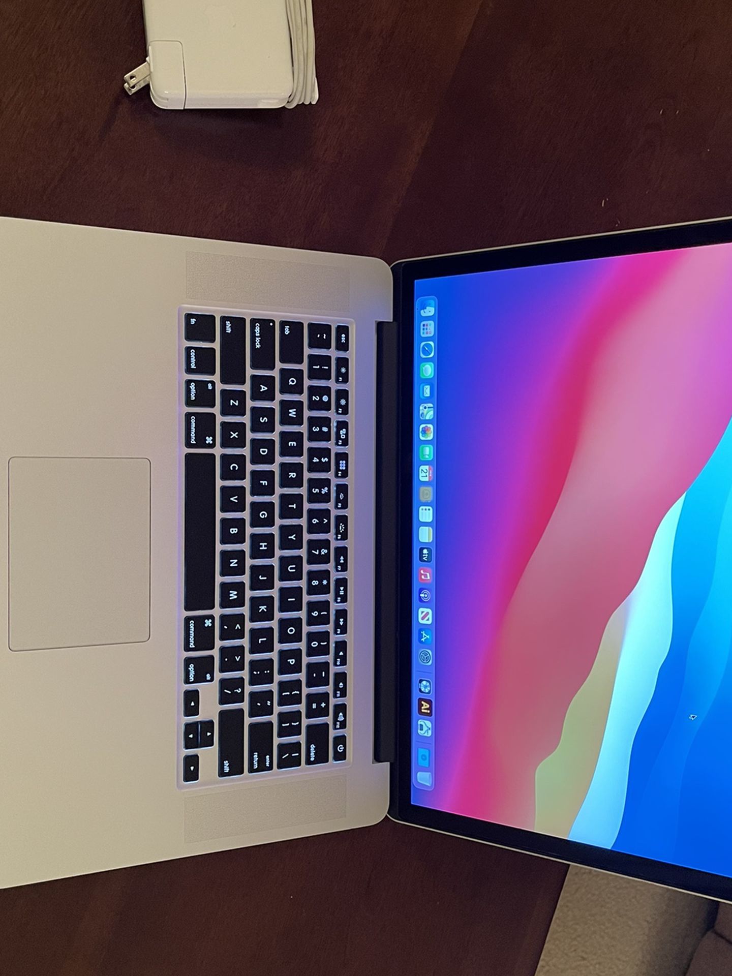 2015 MacBook Pro 15.4”, Quad Core i7, 16gb Ram,512gb SSD, Fast