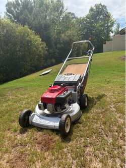 Honda HR214 Self propelled 21” lawn mower