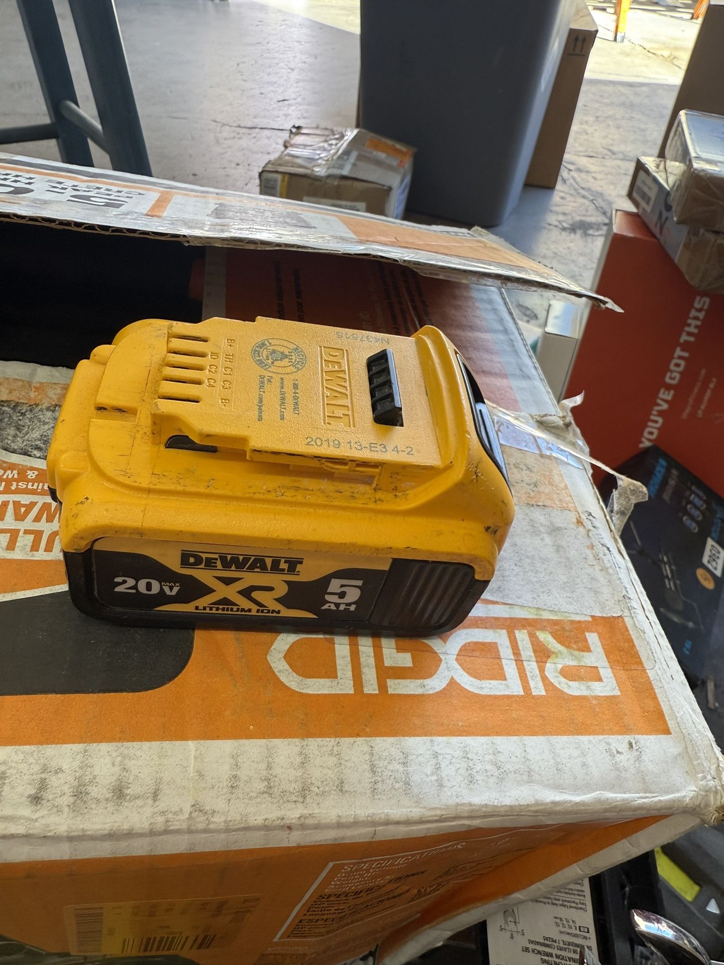 DEWALT 20V MAX Premium Lithium-Ion 5.0Ah Battery Pack