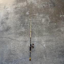Wright & McGill 7’ MH Fast Action Jig/Worm Rod & Abu Garcia Baitcaster Combo Fishing Pole