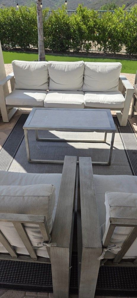 Patio Set (5 Seats+ Table)