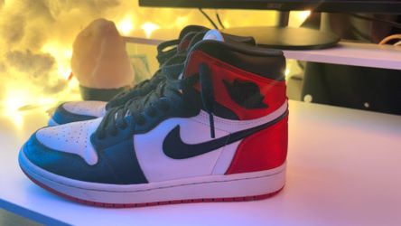 Jordan 1 satin black toe size 10.5 