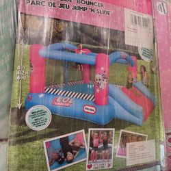 L.O.L. Surprise! Jump 'n Slide Inflatable Bounce House with Blower
