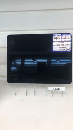 Computer Tablet Apple M/ IPad Pro A 3266. S/D24JCVD91H C   S. Size 13” Mem 256 gb.  M-5