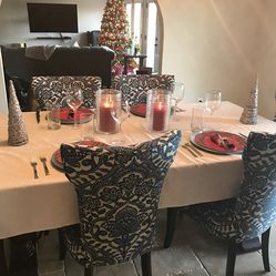 Moving must sell pottery Barn Banks Extendable Dining Table – Seats 8–