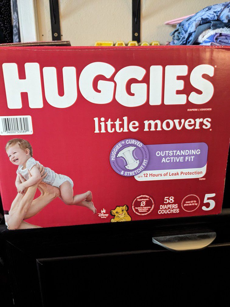 Diapers: Huggies Little Movers Size 5 