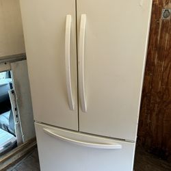 REFRIGERATOR 