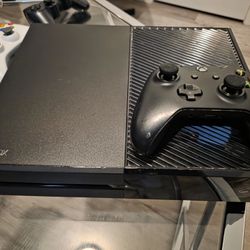 Microsoft Xbox One 500GB Console  With Controller 