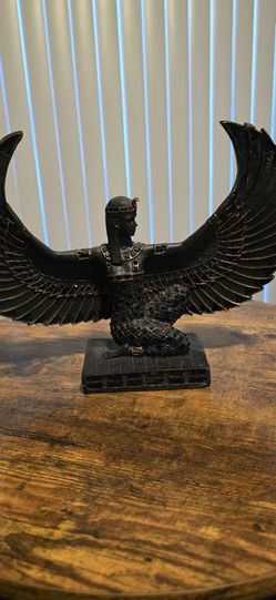 Statue figure