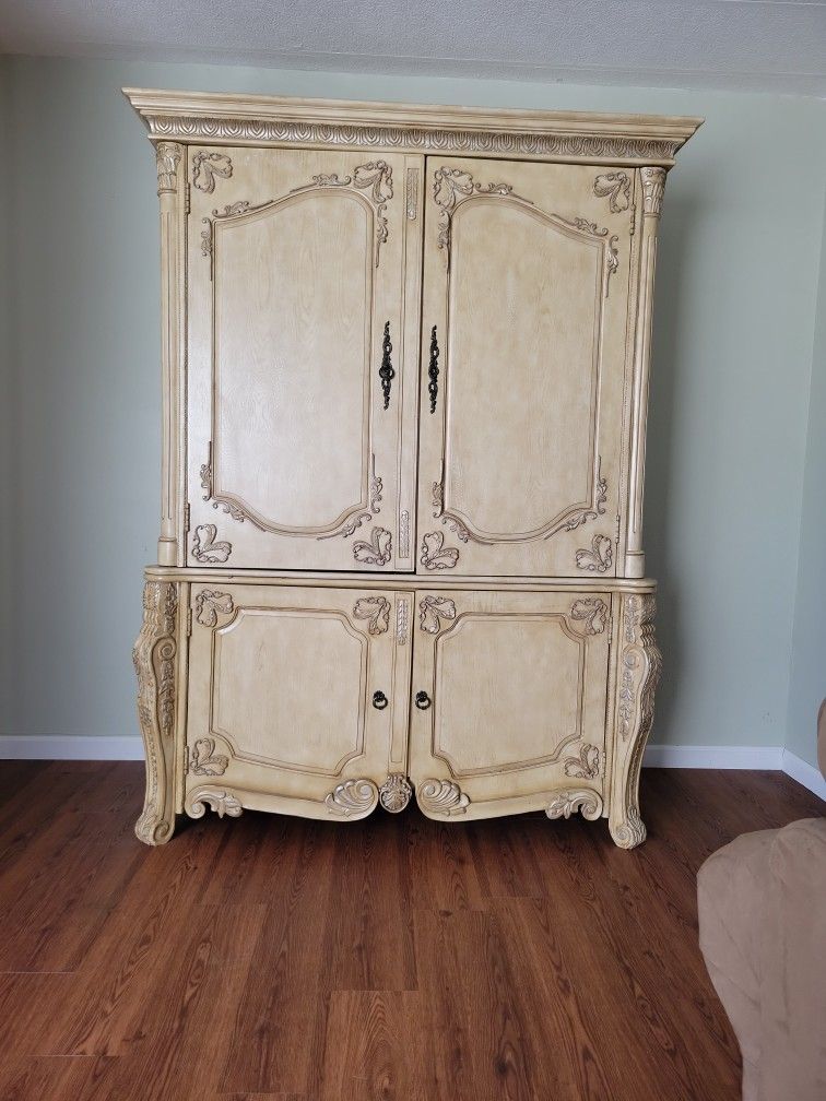 French Provencial Armoire/Hutch
