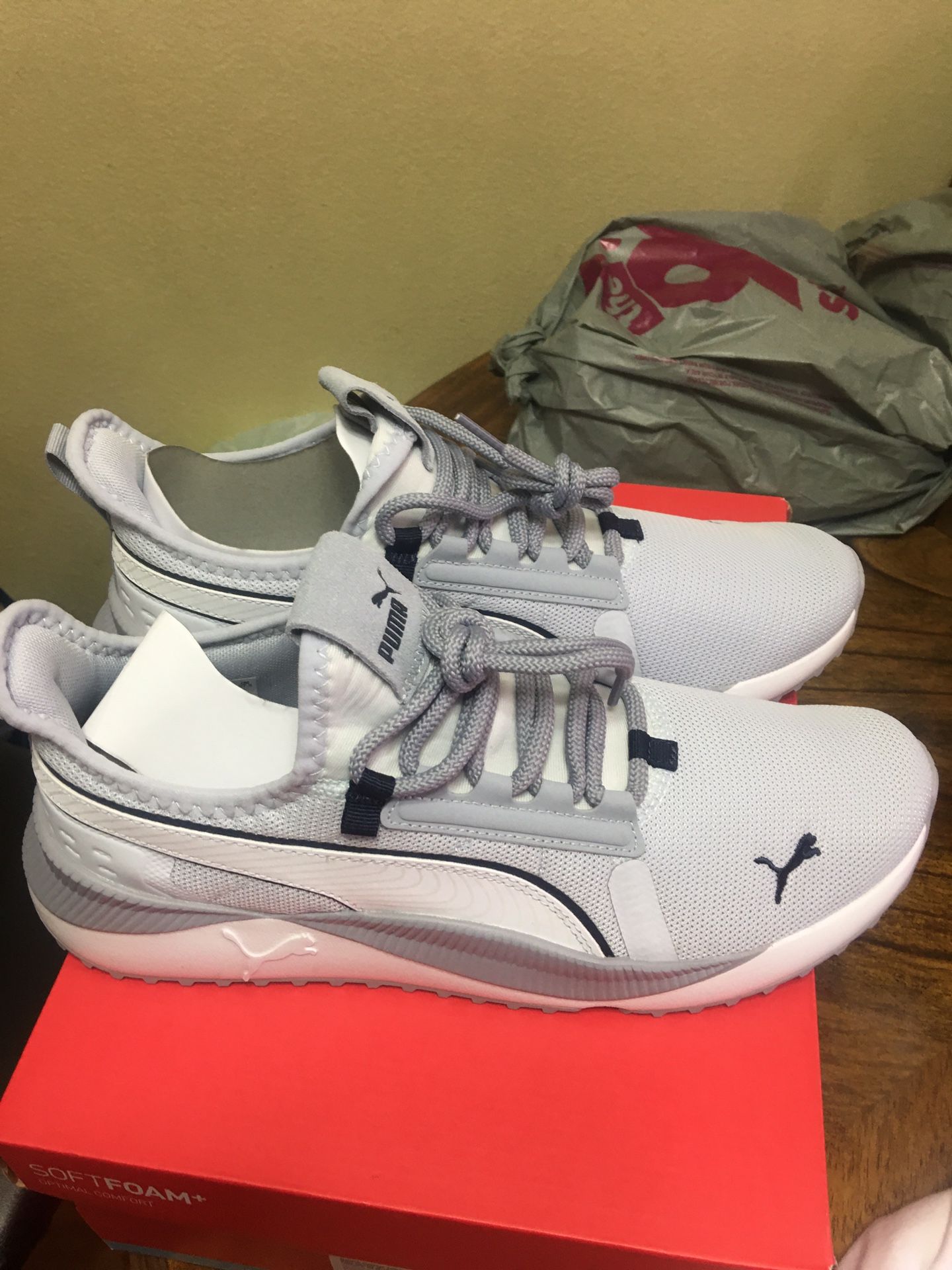 Tenis Nuevos Size 9.5 De Hombre Marca Puma New Never Used Clothing