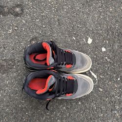 Air Jordan 4 Infrared Size 9.5– Good Condition